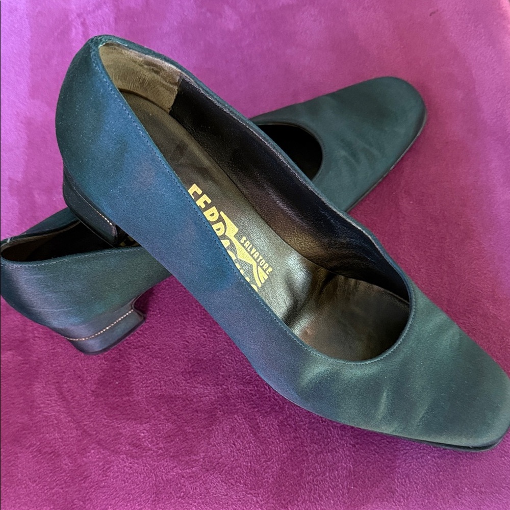 Salvatore Ferragamo Cranny Bianca Fabric Forest Green Pumps Sz. 8.5 B